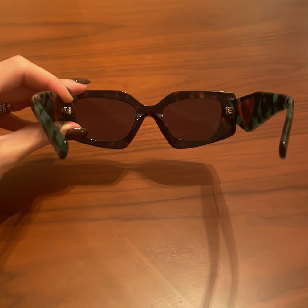 Prada sunglasses - Picture 6 of 9
